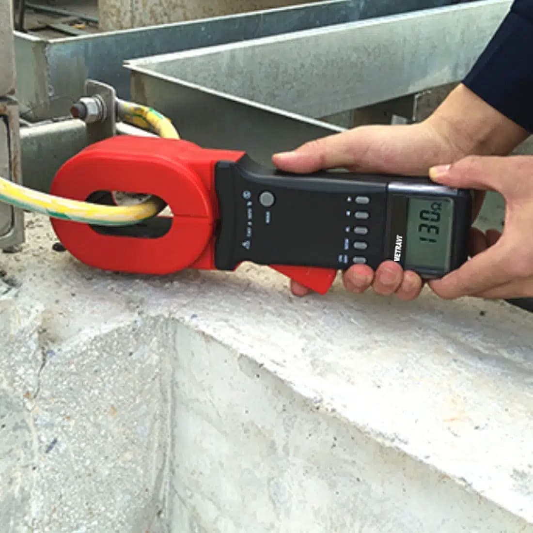 Metravi 4 Digits / 0.01Ohm - 1500Ohm Resistance Range Clamp On Ground Resistance Tester With Long Elliptical Jaw, CET-02