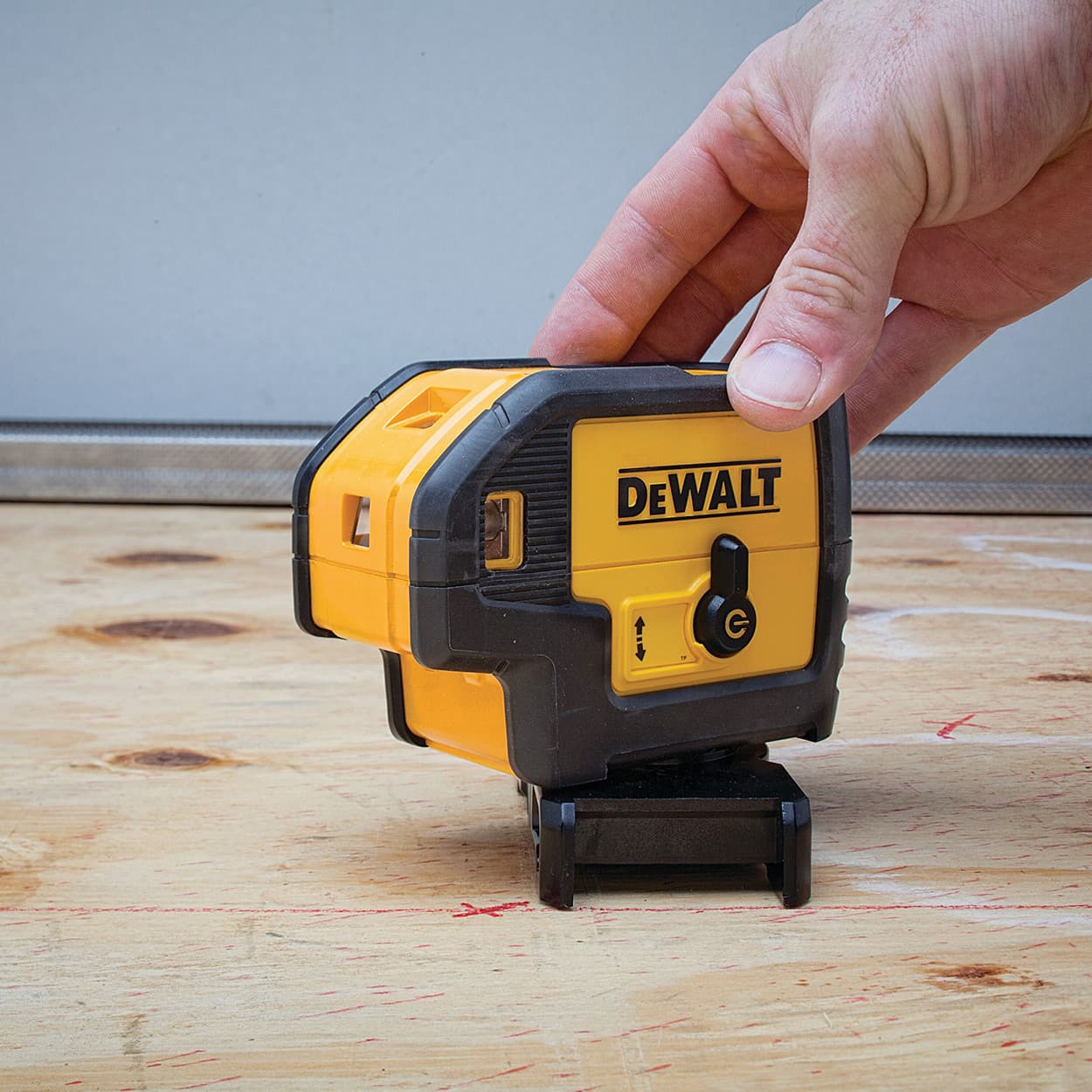 Dewalt Multi-Beam 5 Points Laser Pointer with Backline (Yellow & Black), DW085K