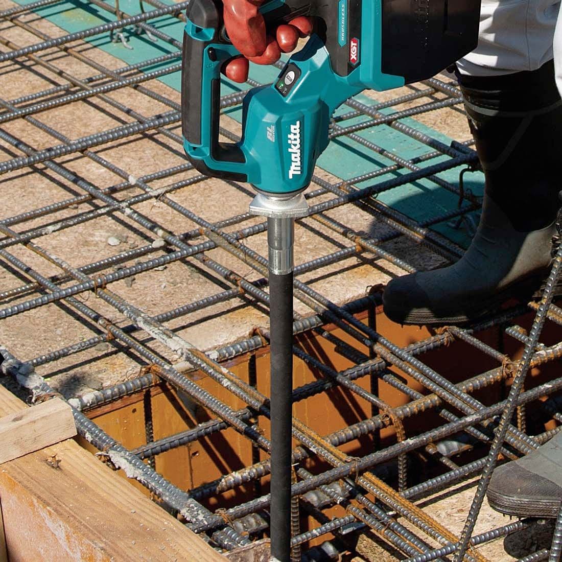 Makita 40Vmax XGT BL Cordless Concrete Vibrator (Bare Tool), VR001GZ