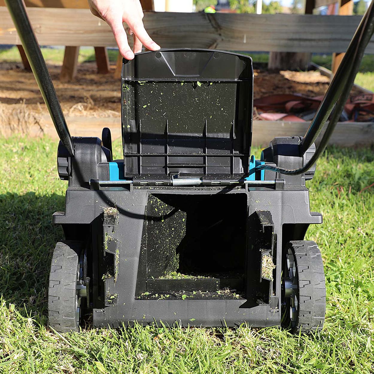 Makita 18V X2 (36V) LXT Li-ion 43 cm Cordless Lawn Mower with Rapid Charger & 2 Pcs 5.0Ah Batteries, DLM432PT2