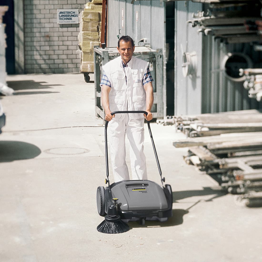 Karcher 480 mm / 2800m2/h KM 70/20 C Push Sweeper For Indoor & Outdoor Use, 1.517-106.0
