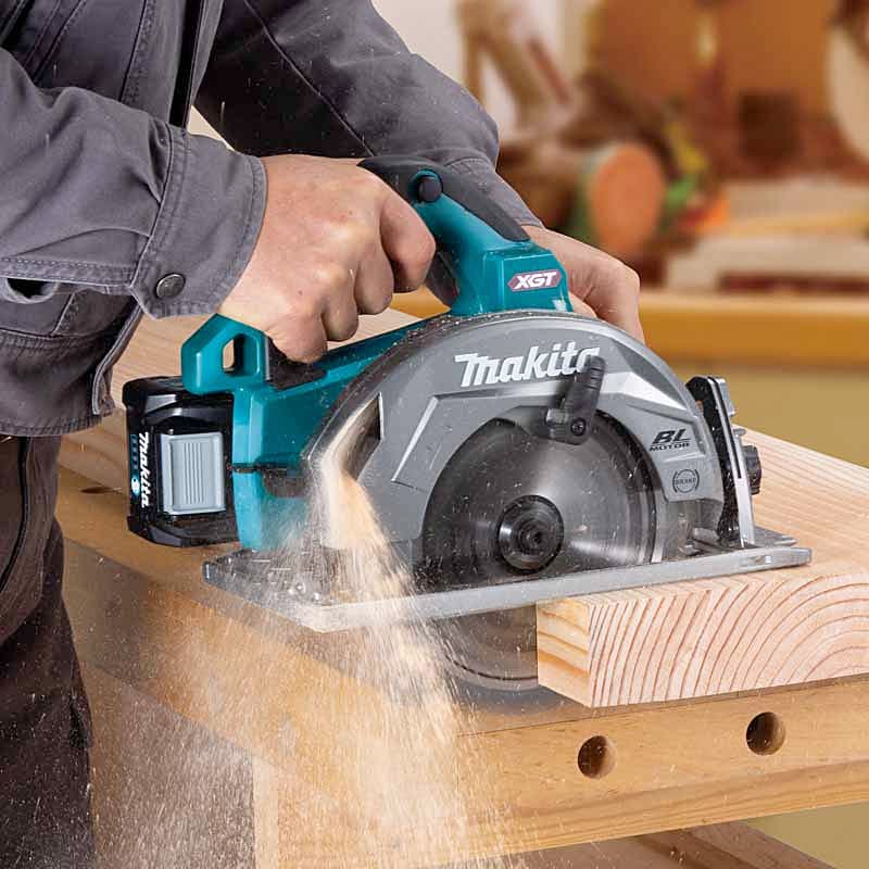 Makita 40Vmax XGT BL 190 mm (7-1/2") Cordless Circular Saw with Rapid Charger & 2 Pcs 4.0Ah Batteries, HS003GM201
