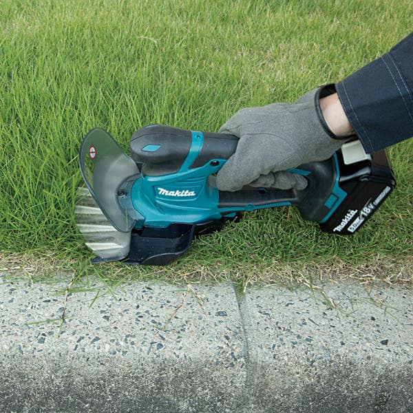 Makita 18V LXT Li-Ion 16 cm (6-5/16") Cordless Grass Shear with Charger & 2 Pcs 1.5 Ah Batteries, DUM604SY