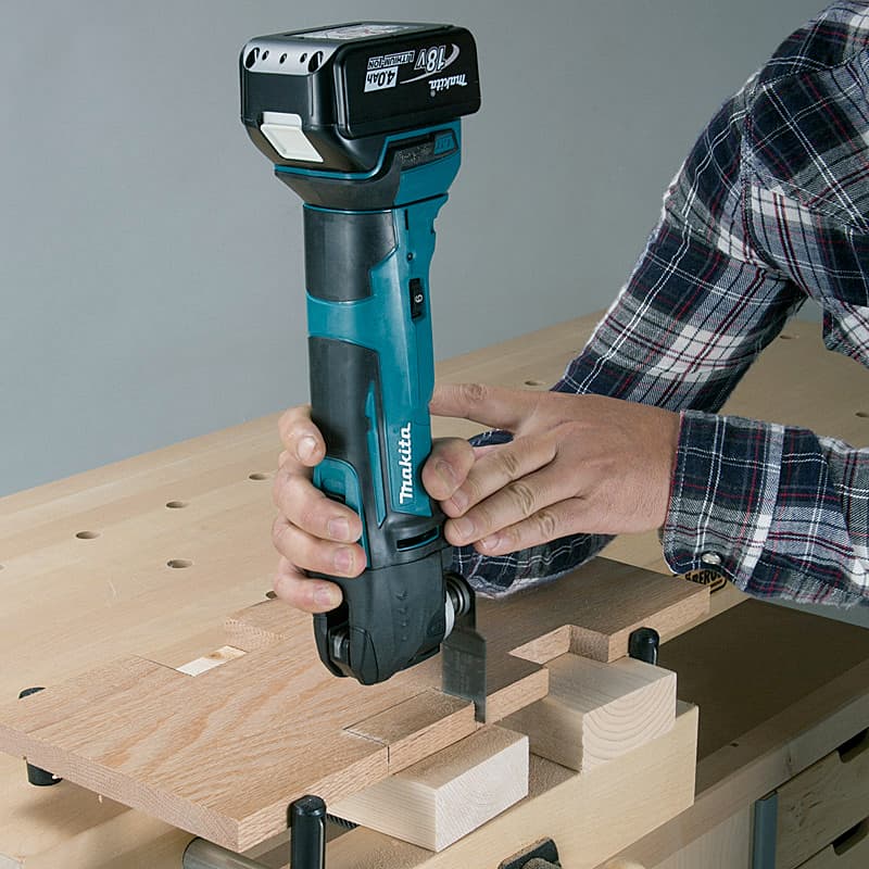 Makita 18V LXT Li-ion Cordless Toolless Multi Tool with Rapid Charger & 2 Pcs 3.0Ah Batteries, DTM51RFE
