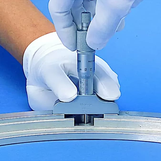 Mitutoyo 0 - 1 inch Depth Micrometer (2.5 inch Base Width), 128-105