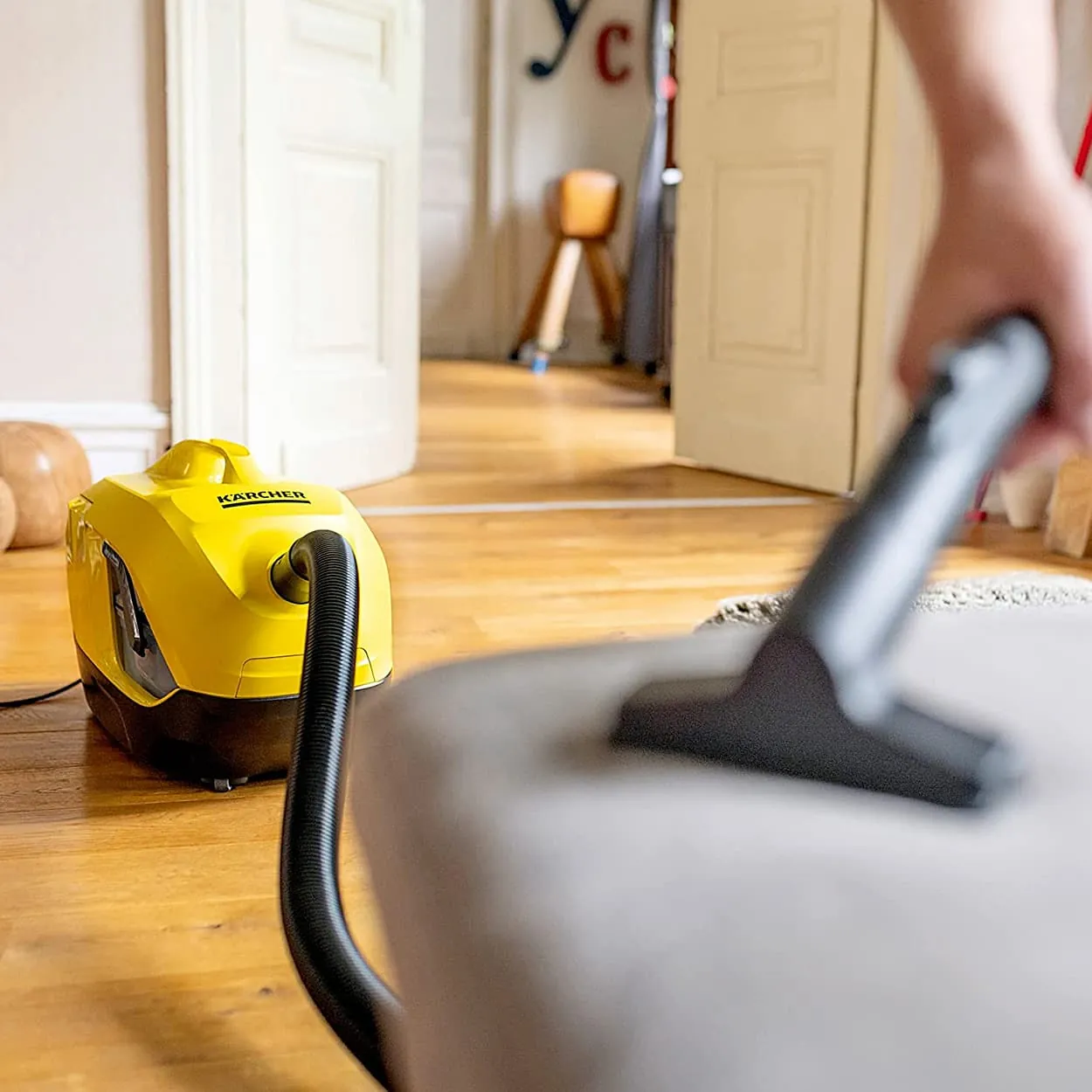 Karcher 650W DS6 Water Filter Vacuum Cleaner, 1.195-220.0