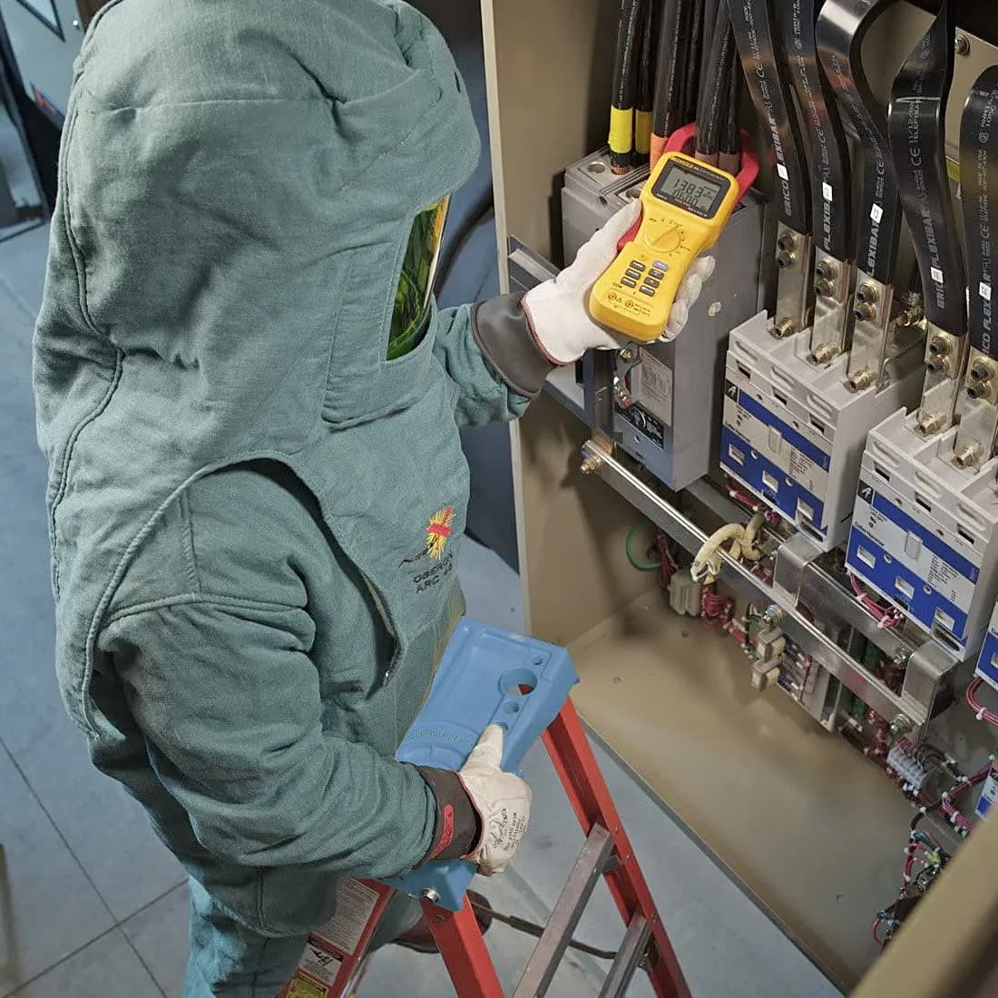 Fluke 355 2000A True-RMS AC / DC Clamp Meter
