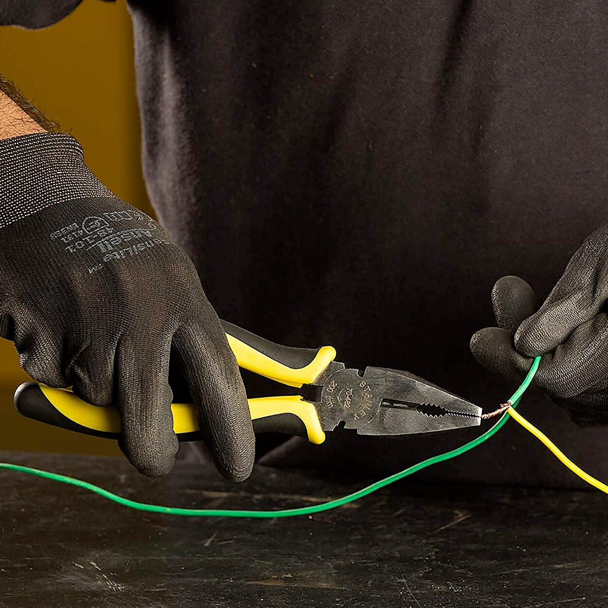 Stanley 8 inch / 200 mm Sturdy Steel Combination Pliers Double Colour Sleeve, 70-482