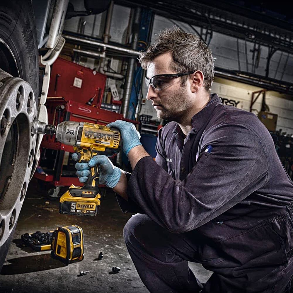 Dewalt 18V / 13mm XR Li-ion Cordless High Torque Impact Wrench with Brushless Motor (Bare), DCF899NT-XJ