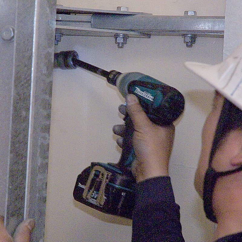 Makita 18V LXT Li-Ion 230 Nm Cordless Impact Wrench with Rapid Charger & 2 Pcs 3.0Ah Batteries, DTW251RFE