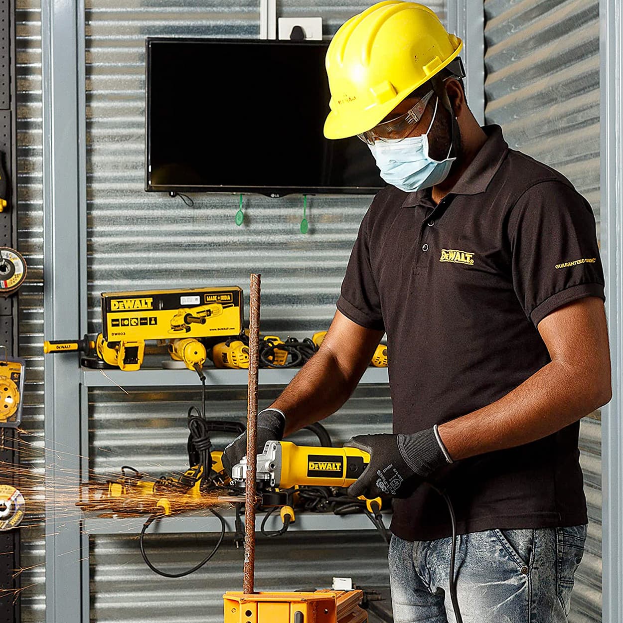 Dewalt 100mm / 4 inch 1000W Heavy Duty Small Angle Grinder (Toggle Switch), DW803-IN01