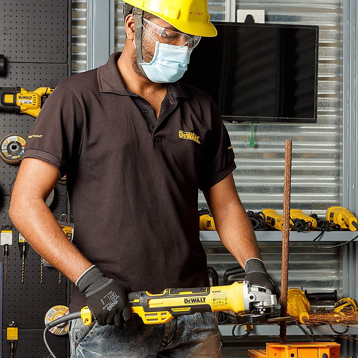 Dewalt 1700W / 125mm Heavy Duty Brushless Variable Speed Medium Angle Grinder-Perform & Protect Shield, DWE4377-QS