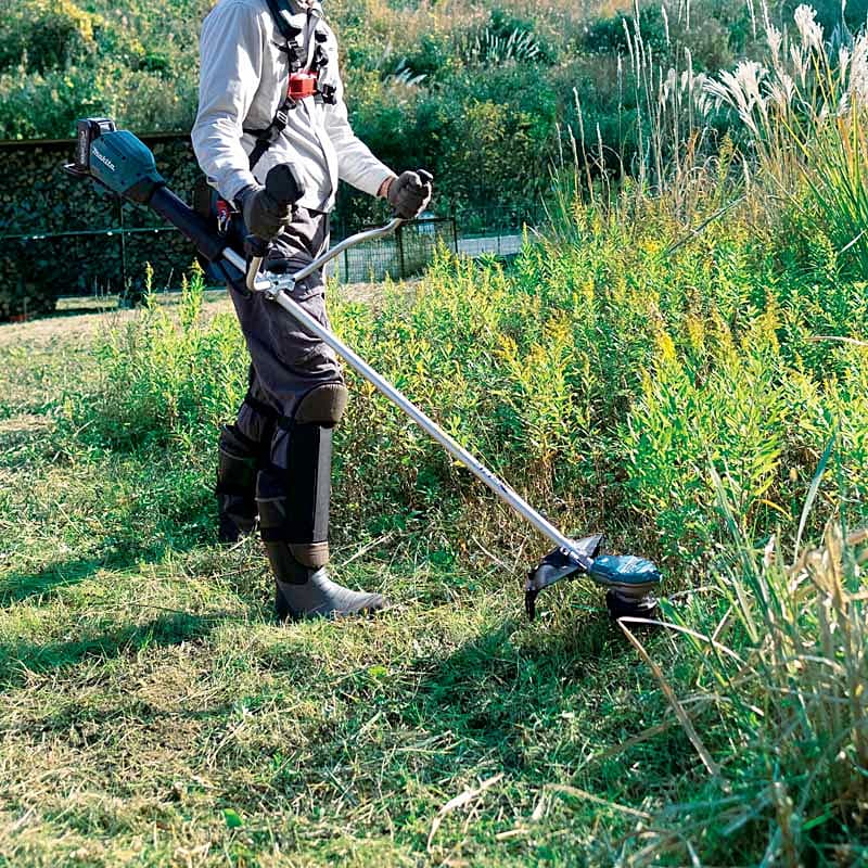 Makita 40Vmax XGT BL 3-Speed Cordless Grass Trimmer with Bike Handle (Bare Tool), UR002GZ