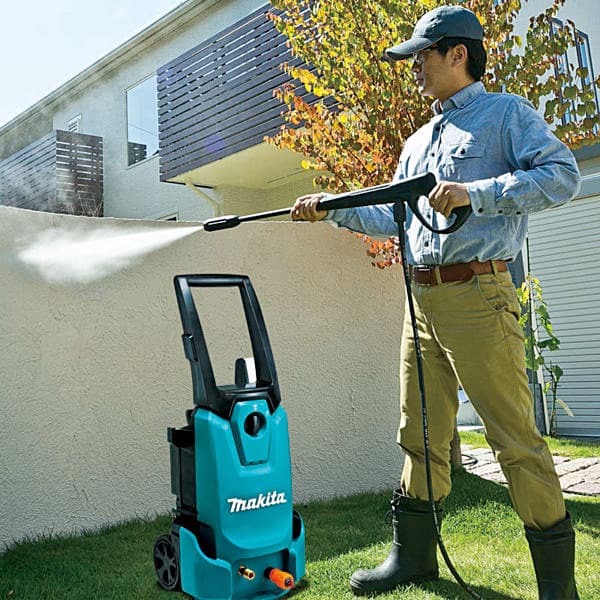 Makita 12 MPa (120 Bar) High Pressure Washer with Self-Priming Function, HW1200