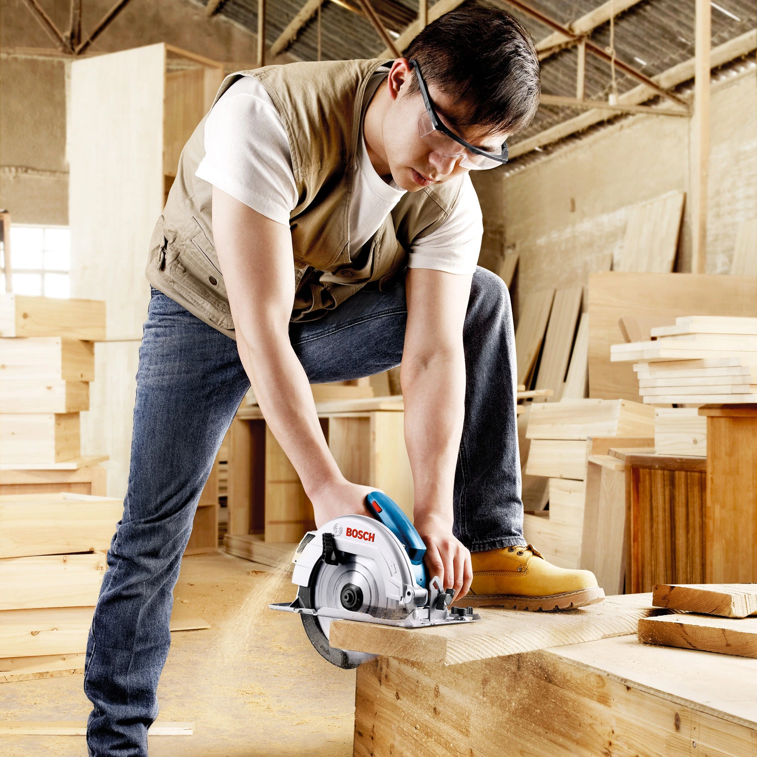 Bosch 184mm 1100W Professional Hand-Held Circular Saw, GKS 7000