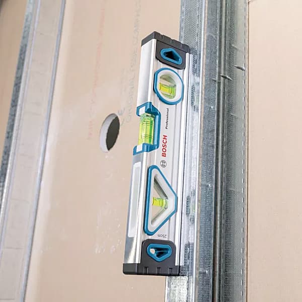 Bosch 25 cm Professional Spirit Level with Magnetic Base, 1 600 A01 6BN
