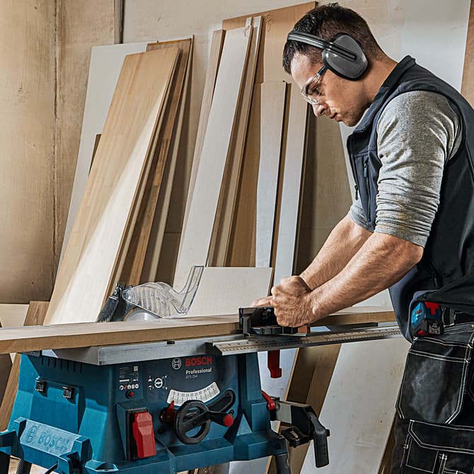 Bosch 1800 W / 254 mm Professional Powerful & Large Cutting Capacity Table Saw, GTS 254