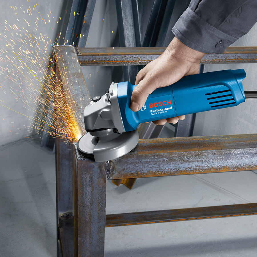Bosch 100mm / 4 inch 710W Professional Angle Grinder, GWS 6-100 S