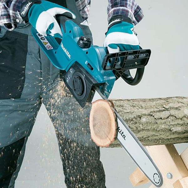 Makita 400 mm (16") / 1800W Electric Chain Saw with Toolless Tension Adjustment, UC4041A