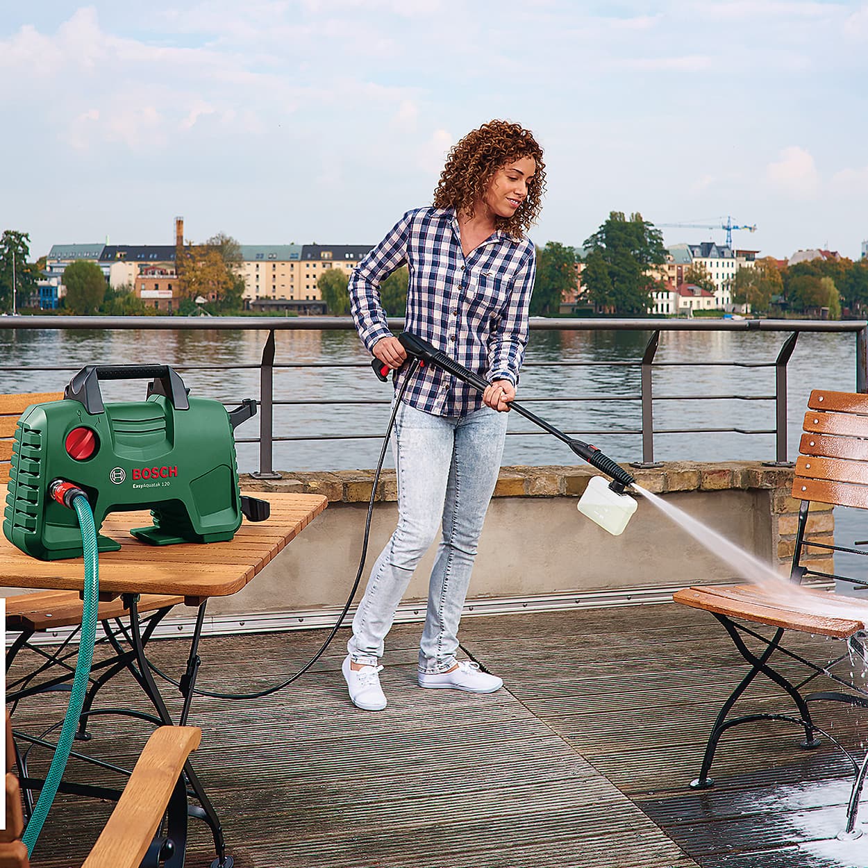 Bosch Easy Aquatak 120 1500W / 120 Bar High-Pressure Washer With High Pressure Gun