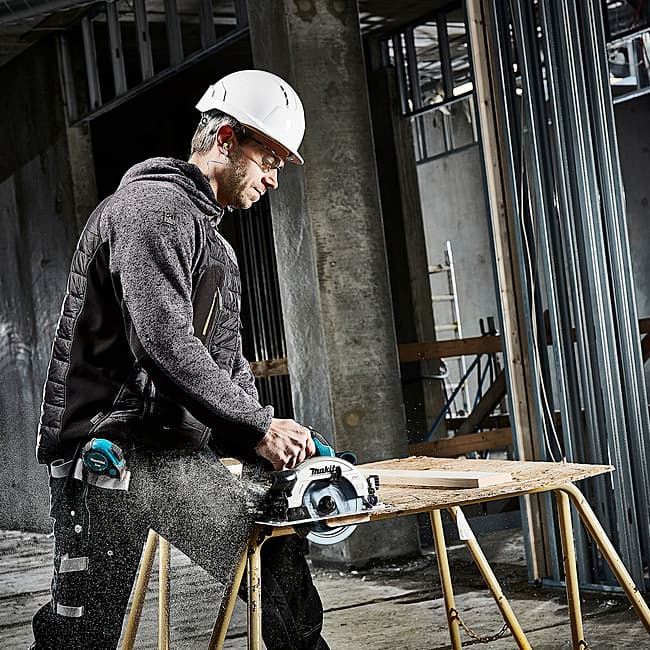 Makita 18V LXT BL 165 mm (6-1/2") Cordless Circular Saw with Rapid Charger & 2 Pcs 3.0Ah Batteries, DHS660RFJ