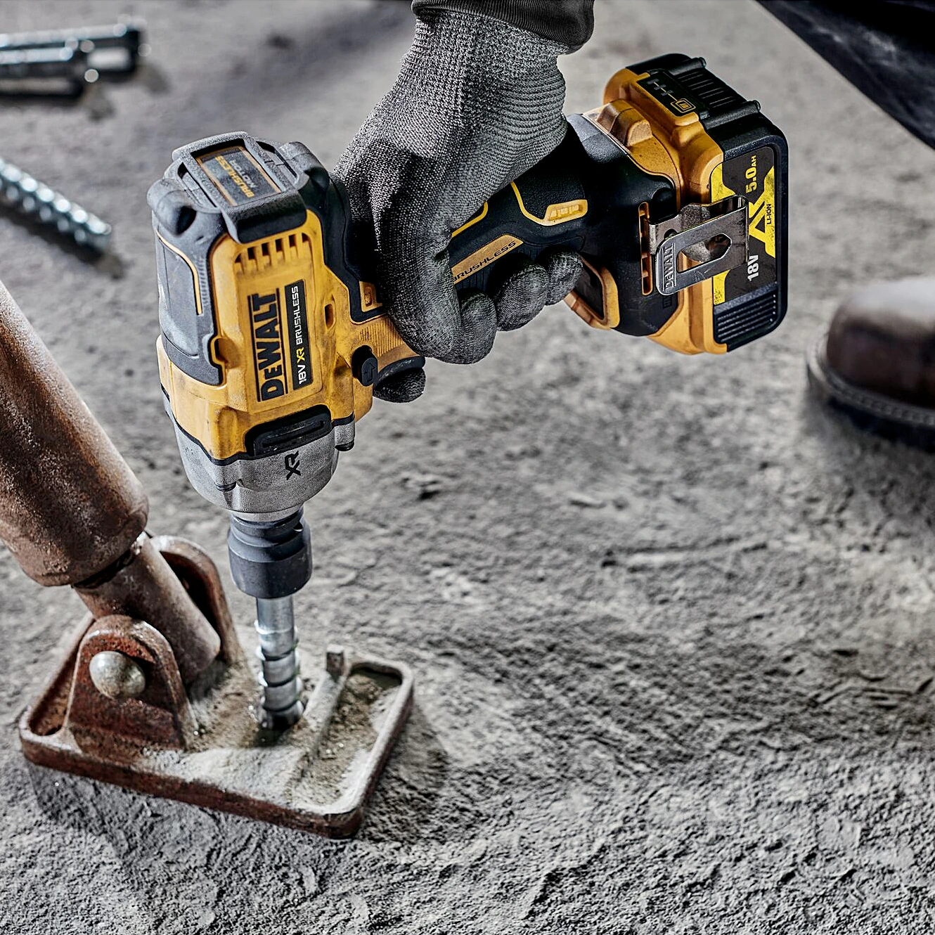 Dewalt 18V XR Li-ion 3 Speed Cordless Impact Wrench with Brushless Motor & 2x 5Ah Batteries, DCF892P2T-QW