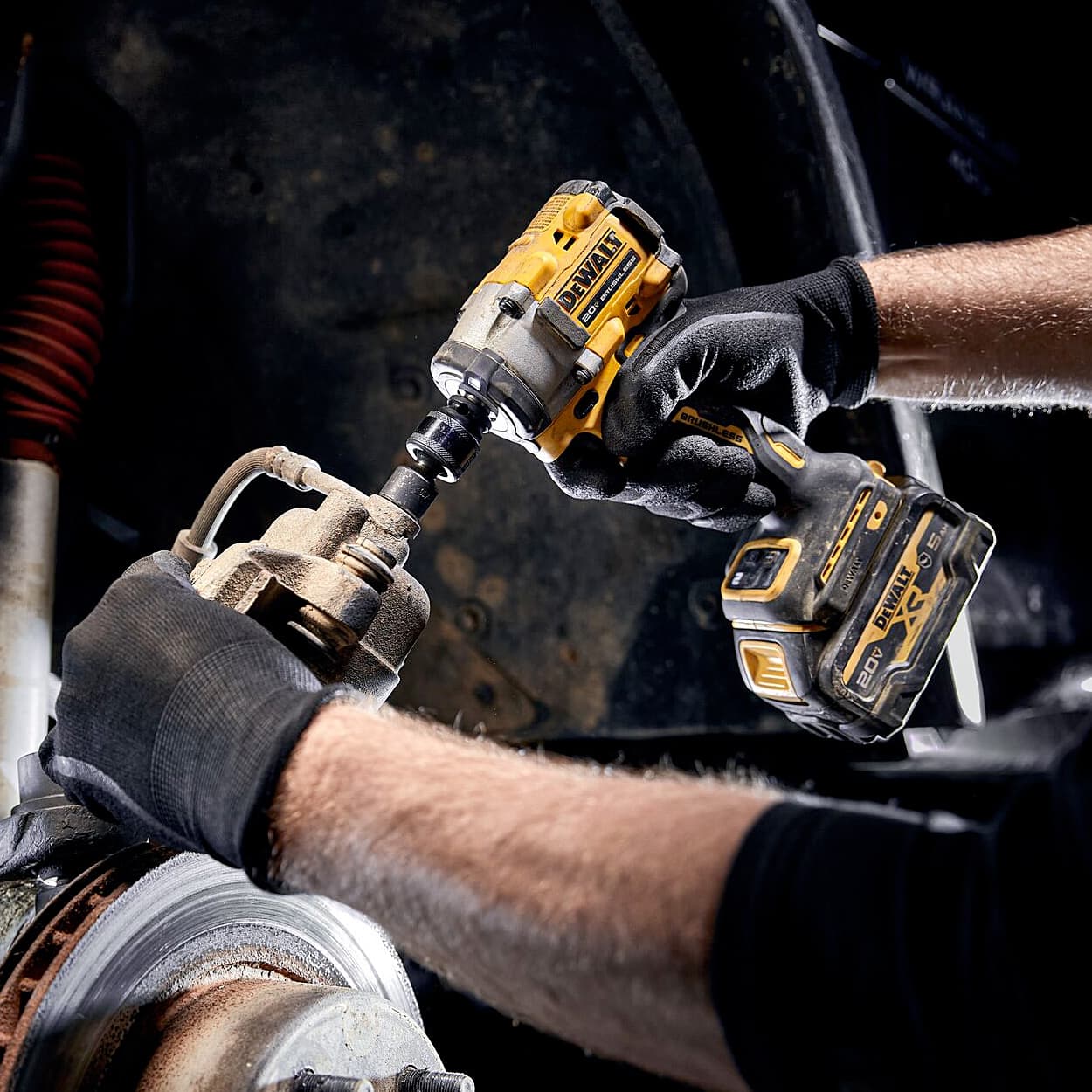 Dewalt 18V / 12.7 mm XR Cordless Brushless Compact Detent Pin Anvil Impact Wrench With 2x4.0 Ah Batteries & Charger, DCF922M2-B1