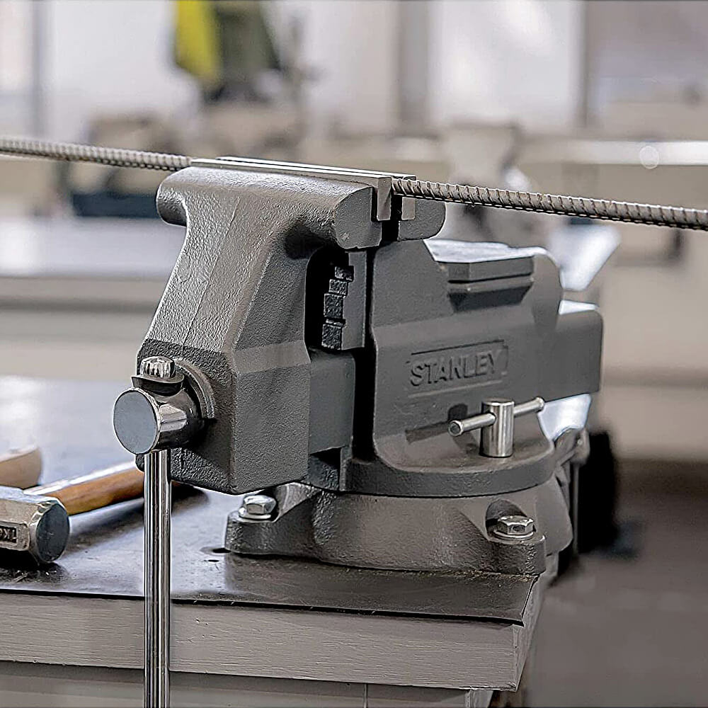 Stanley 100 mm / 4 Inch Heavy Duty Bench Vice, 1-83-066
