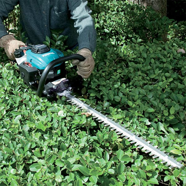 Makita 75 cm (29-1/2") 2-Stroke Hedge Trimmer with Catalytic Converter, EH7500W
