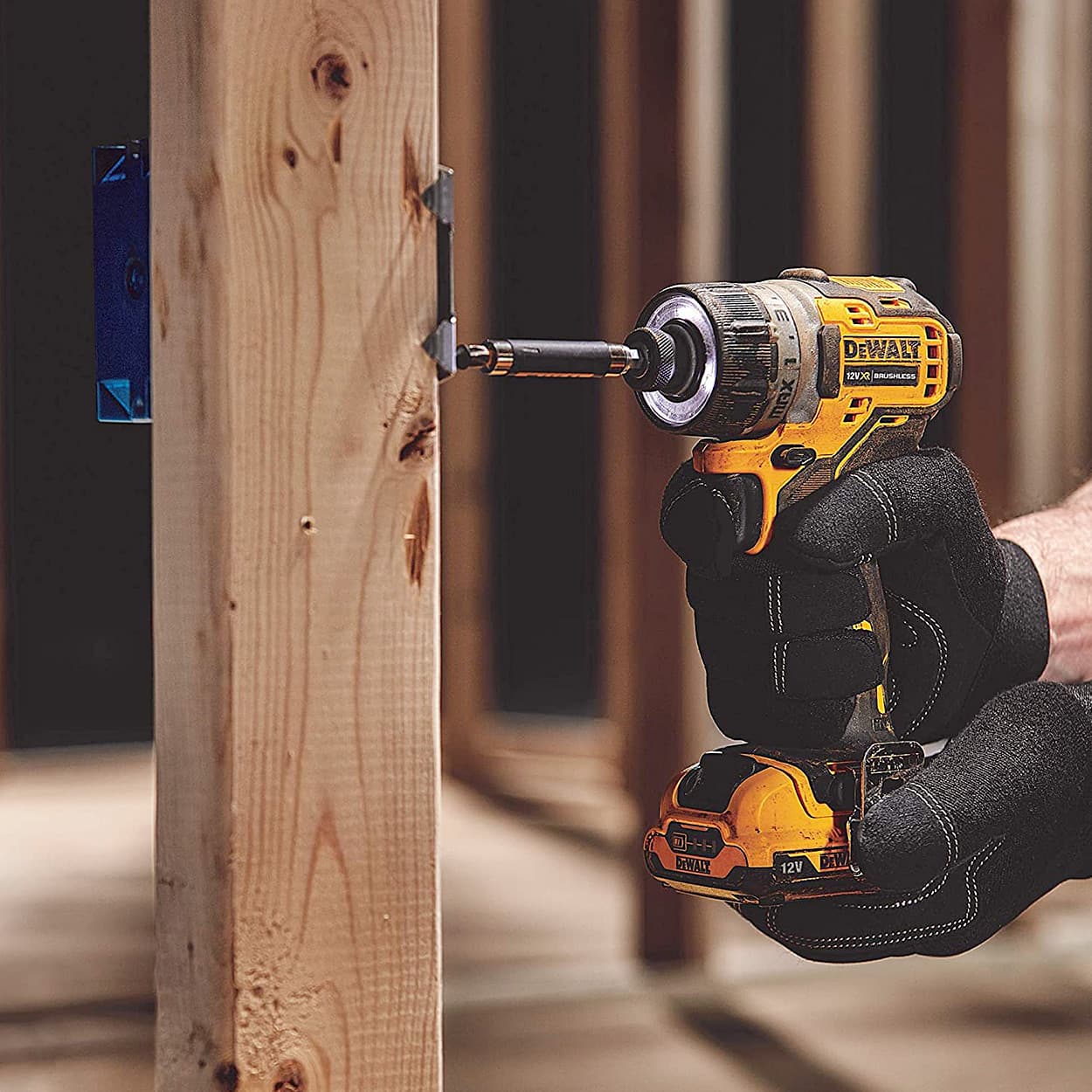 Dewalt 12V / 6.35mm Li-Ion Sub-Compact Series Cordless Screwdriver with Brushless Motor & 12 Torque settings 2x 2Ah Batteries Included, DCF601D2-QW