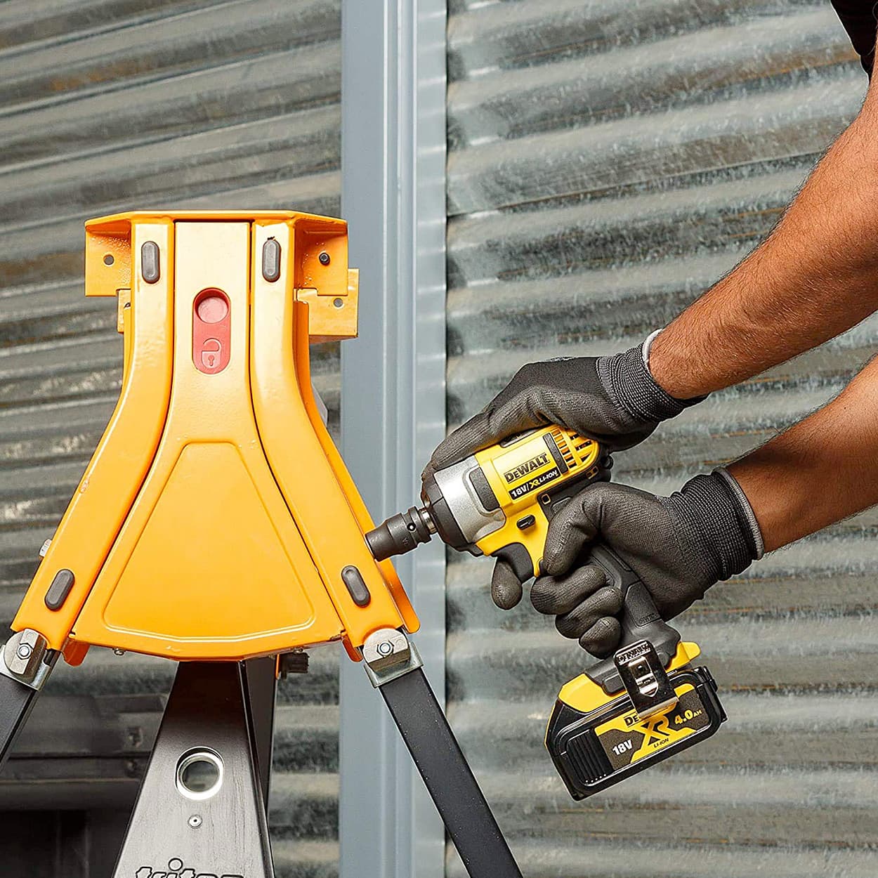Dewalt 18V / 13mm XR Li ion Cordless Impact Driver with 2x4.0 Batteries Included, DCF880M2-QW