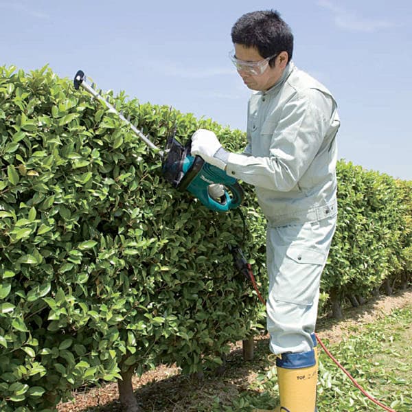Makita 65 cm (25-1/2") 550W Hedge Trimmer, UH6570