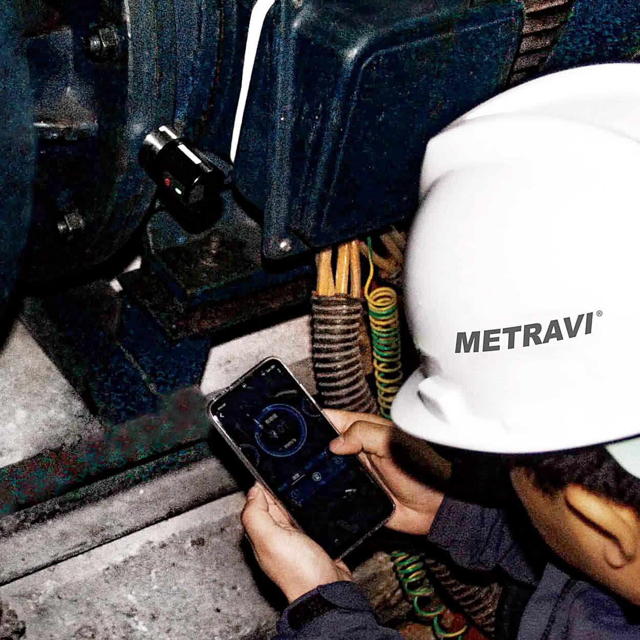 Metravi 25.6 Khz Wireless Vibration Tester With Bearing Analyser, VT-151W