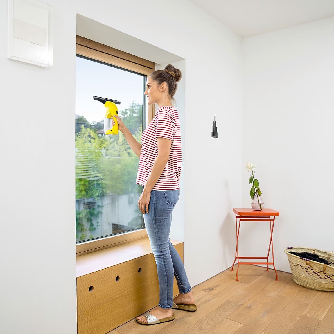 Karcher 3.7V WV1 Plus Window Cleaner With Spray Bottle, 1.633-203.0