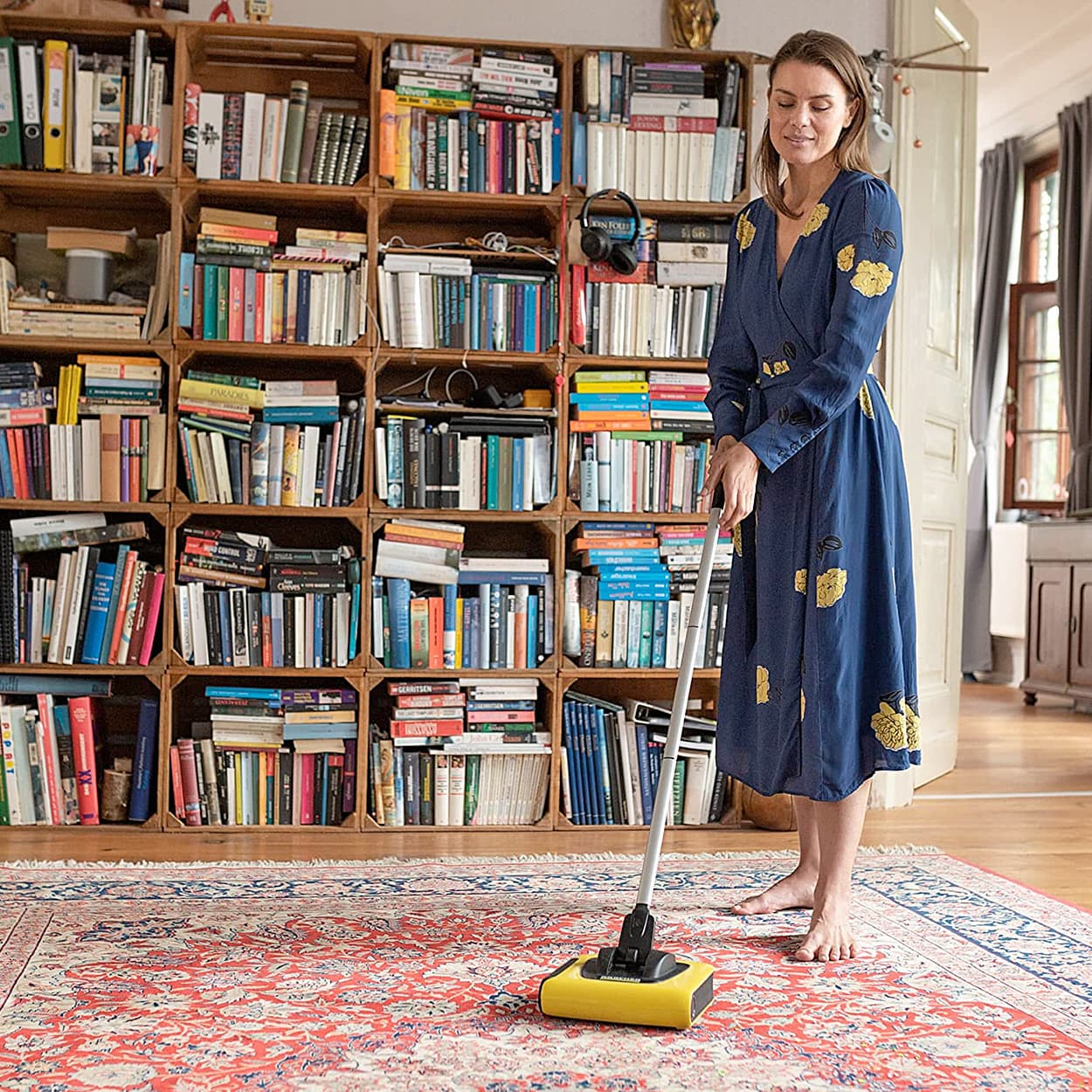 Karcher 3.7V KB5 Cordless Electric Broom With Contactless Waste Container Removal For Easy & Reliable Floor & Carpet Cleaning, 1.258-000.0