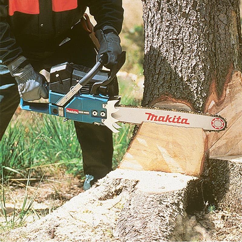 Makita 750 mm / 30 Inch 2-Stroke Chain Saw, DCS9010
