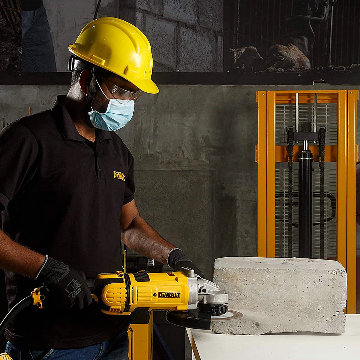 Dewalt 2600W / 230mm Large Angle Grinder with DES Techology & Innovative Anti Vibration System- Perform Protect Shield, DWE4579-QS