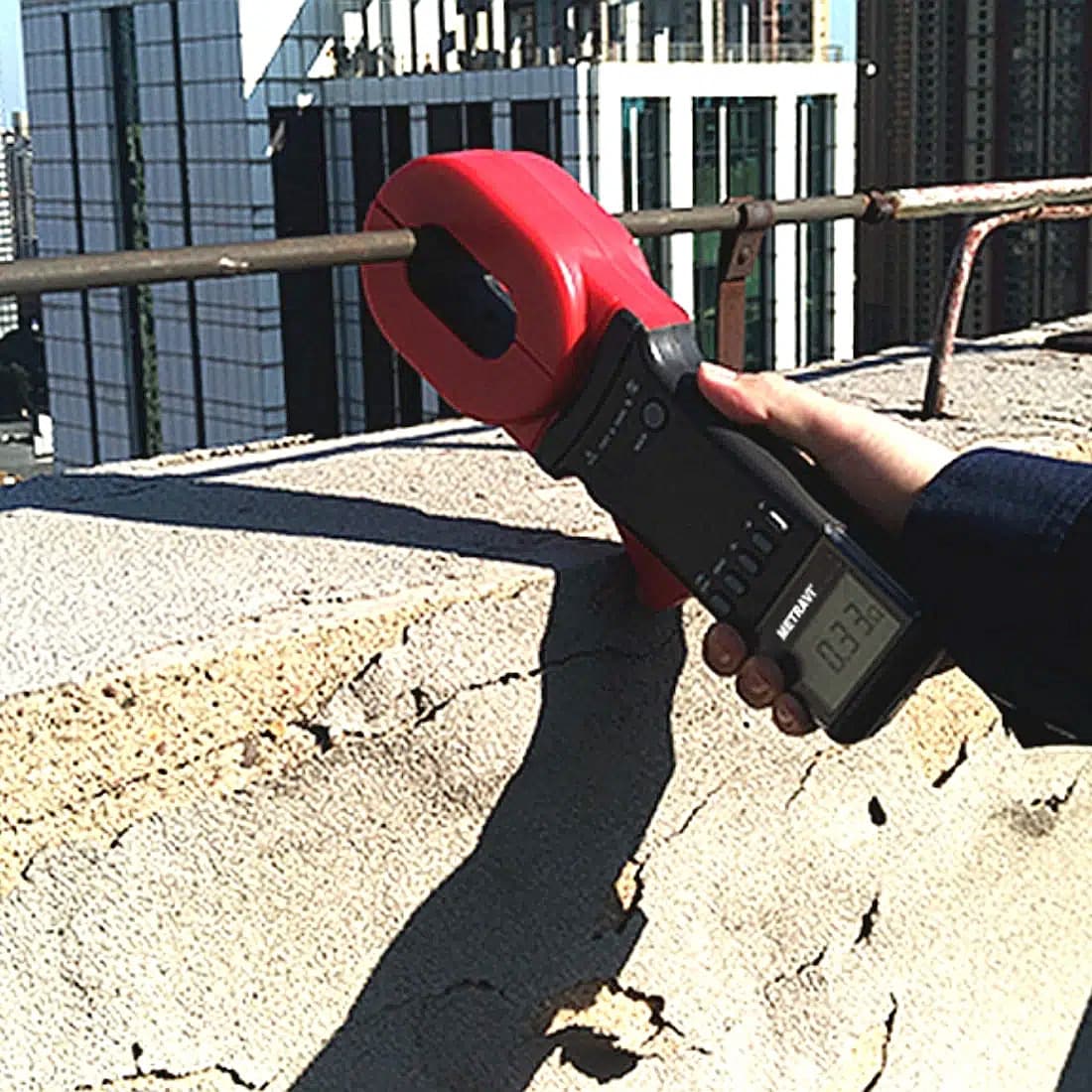 Metravi 4 Digits / 0.01Ohm - 1500Ohm Resistance Range Clamp On Ground Resistance Tester With Long Elliptical Jaw, CET-02