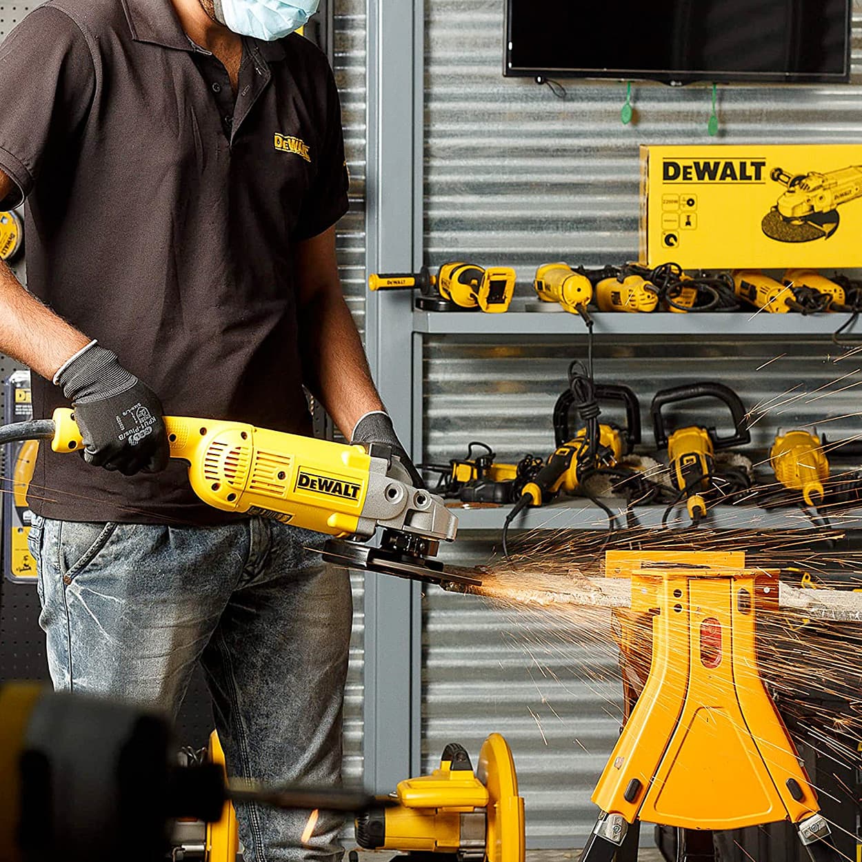 Dewalt 2200W / 180mm Heavy Duty Large Angle Grinder, D28413-IN