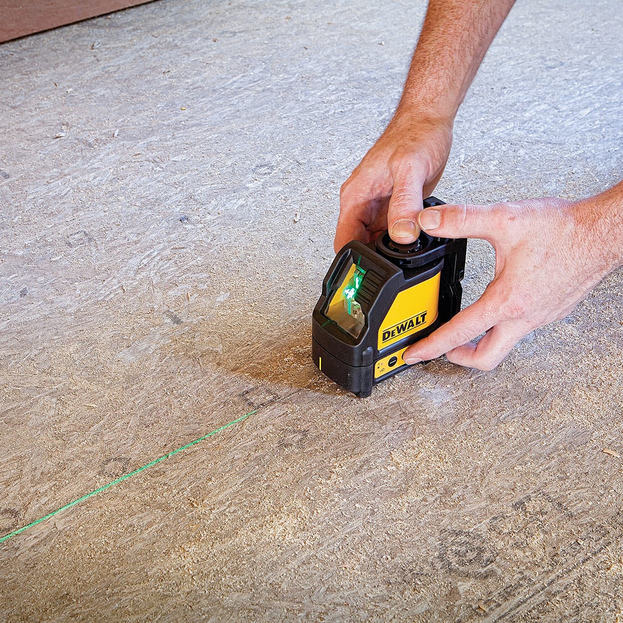 Dewalt Green Beam Cross Line Laser, DW088CG-XJ