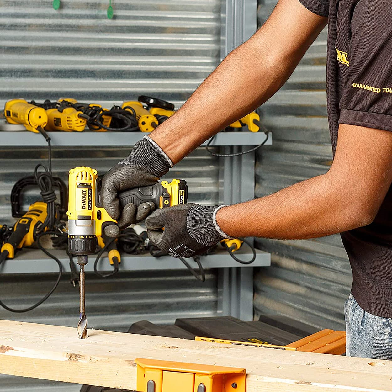 Dewalt 10.8V 6.35 mm XR Li ion Cordless Screw Driver Kit with 2x2.0 Ah Batteries Included, DCF610D2-QW